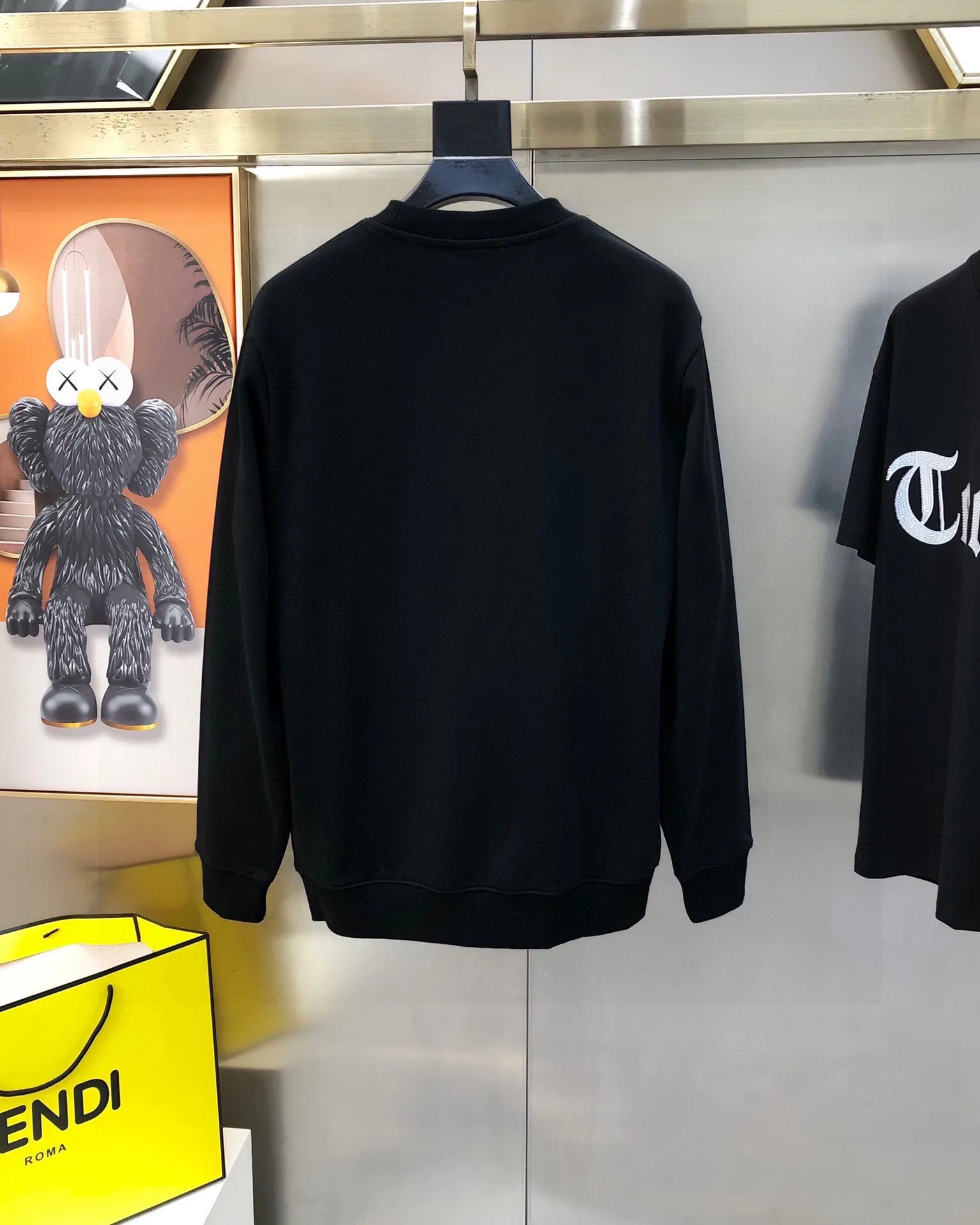 🅿️220 brand [LV Louis Vuitton] (good news for fat people) 2025ss autumn latest long-sleeved round-neck sweatshirt, on sale simultaneously on the official website. Refreshing and breathable. Made of top Tencel Roman. Comfortable and soft. 3D three-dimensional clarity. Super fashion sense. Great for gifting and keeping for yourself. Size: M-5XL (can wear up to 220 pounds)